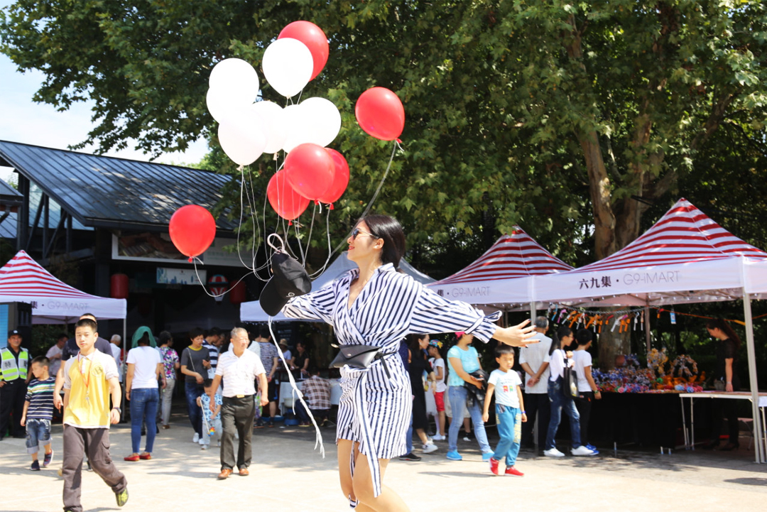 大運(yùn)河廟會街頭